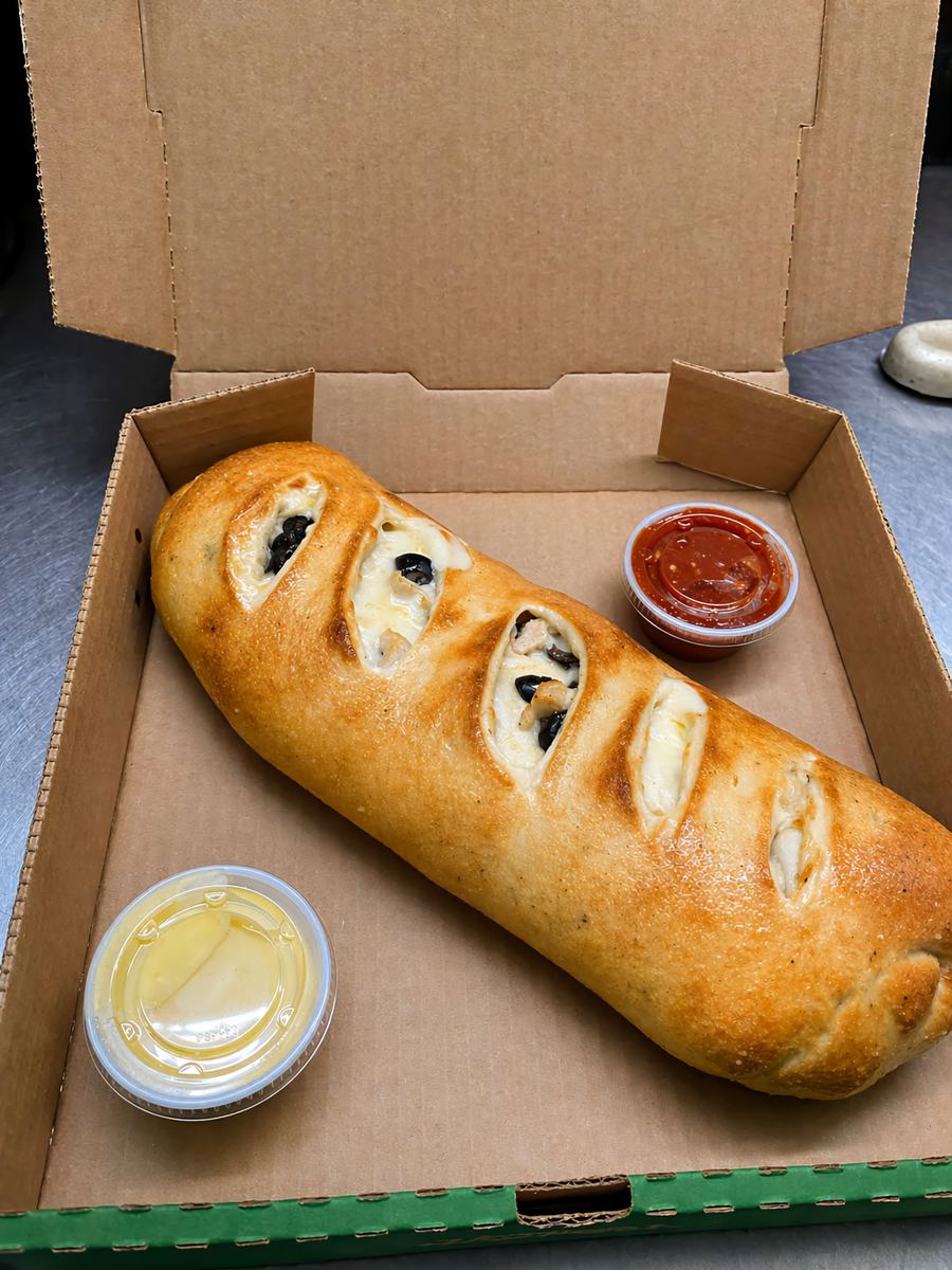 Stromboli de Cheestry con salsa